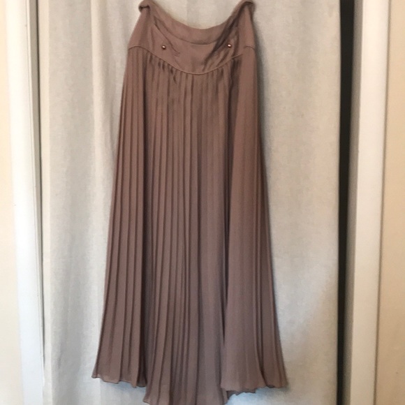 Reiss Dresses & Skirts - Accordion skirt.